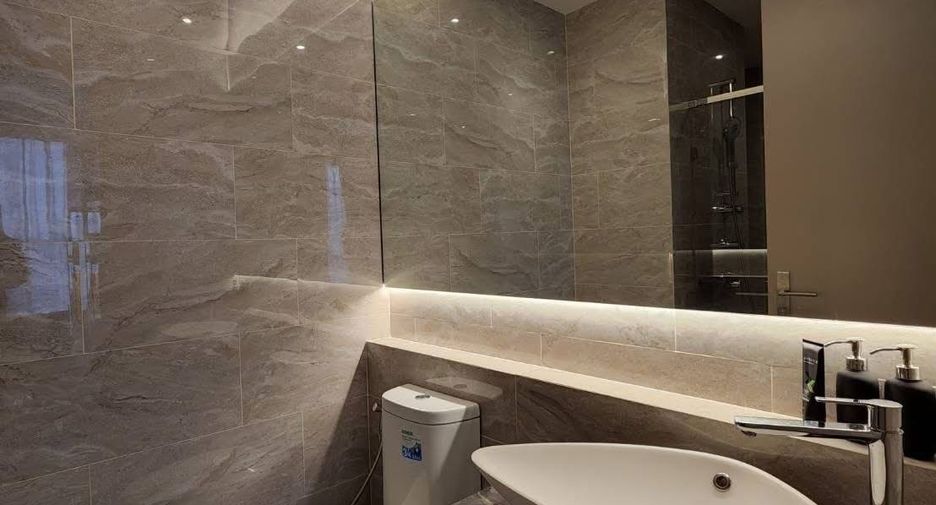 For rent 2 bedrooms condo in Huai Khwang, Bangkok