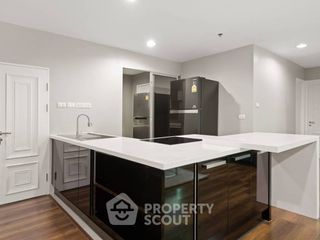 For rent 5 bedrooms condo in Huai Khwang, Bangkok