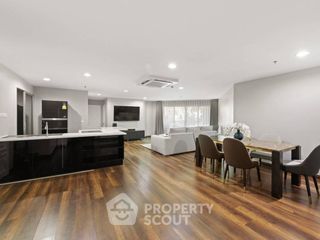 For rent 5 bedrooms condo in Huai Khwang, Bangkok
