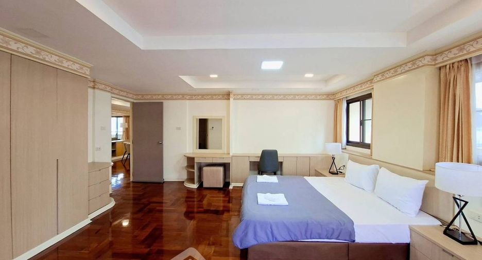 For rent 3 bedrooms apartment in Watthana, Bangkok