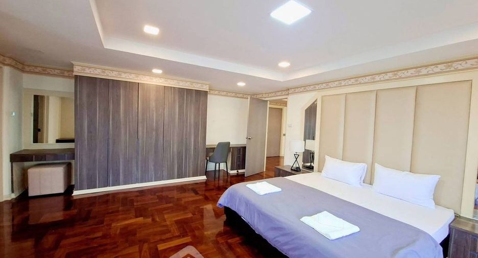 For rent 3 bedrooms apartment in Watthana, Bangkok
