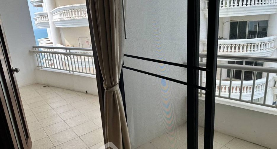 For rent 3 bedrooms condo in Bang Lamung, Chonburi