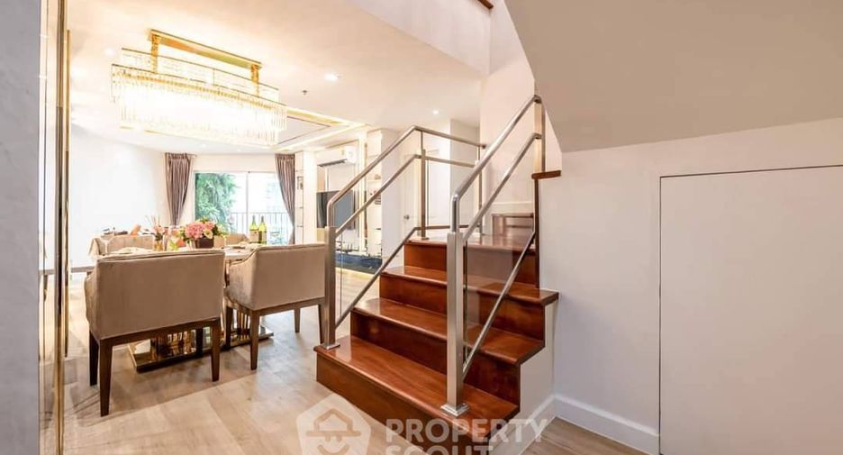Condo en alquiler de 3 habitaciones en Huai Khwang, Bangkok