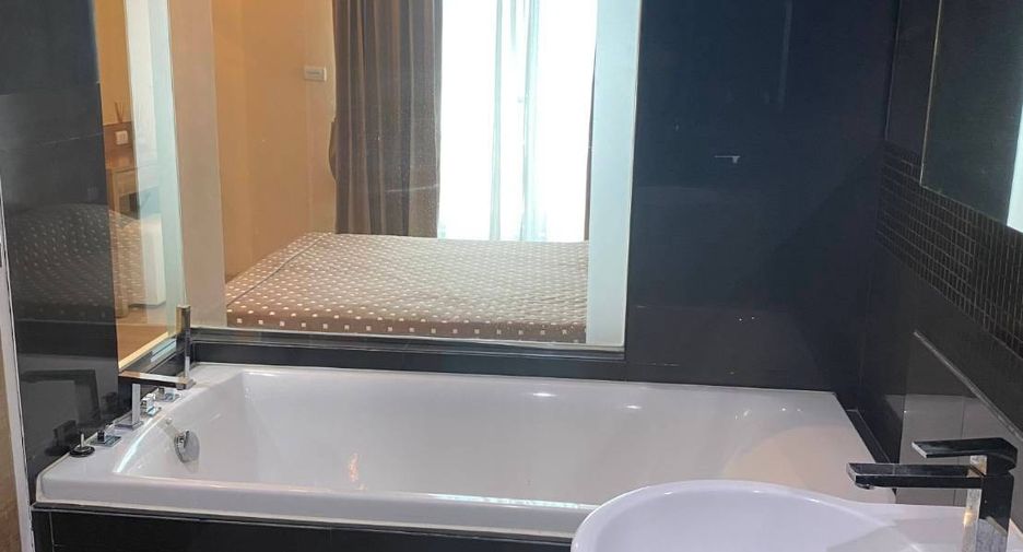 Condo en alquiler de 1 habitaciones en Phra Khanong, Bangkok