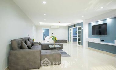 For rent 3 bedrooms condo in Khlong Toei, Bangkok