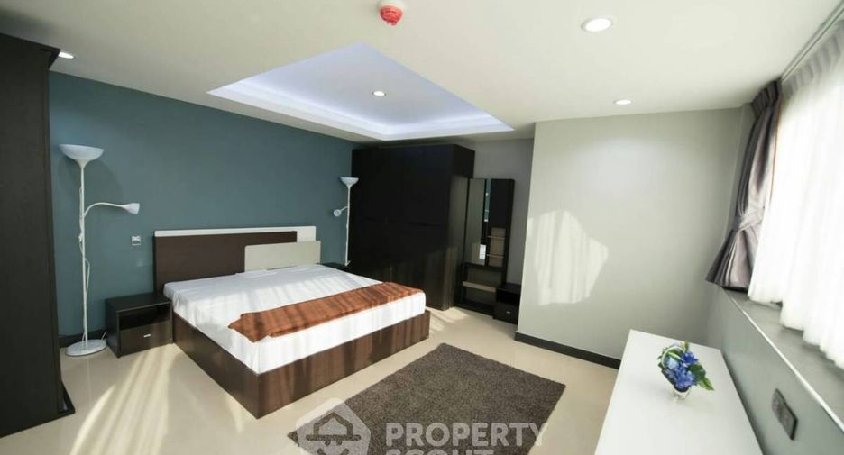 For rent 3 bedrooms condo in Khlong Toei, Bangkok