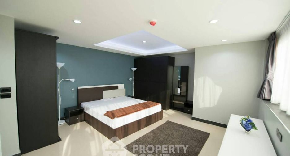 For rent 3 bedrooms condo in Khlong Toei, Bangkok