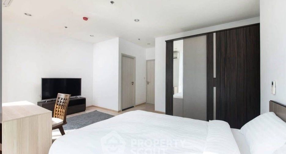 For rent 2 bedrooms condo in Huai Khwang, Bangkok