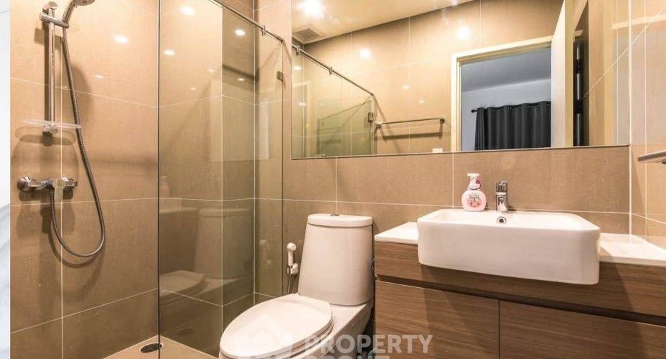 For rent 2 bedrooms condo in Huai Khwang, Bangkok