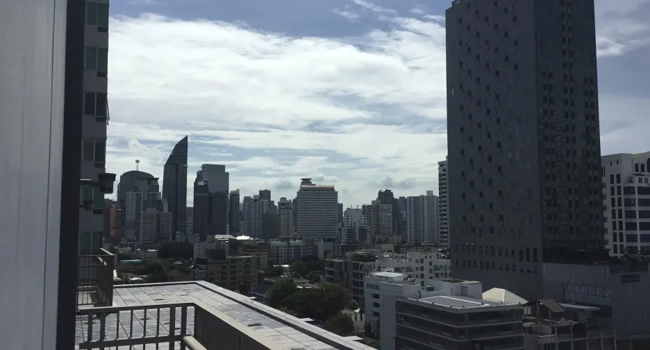 For rent 1 bed condo in Watthana, Bangkok