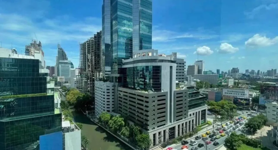 For rent 2 bedrooms condo in Pathum Wan, Bangkok