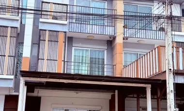 Casa adosada en venta de 3 habitaciones en Bueng Kum, Bangkok