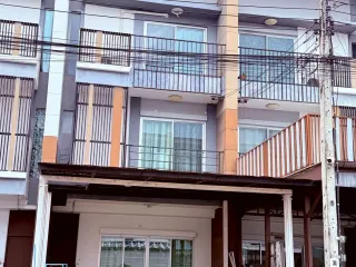 Casa adosada en venta de 3 habitaciones en Bueng Kum, Bangkok