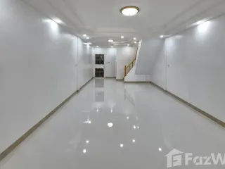 出租 2 卧室 联排别墅 在 Phasi Charoen, 曼谷