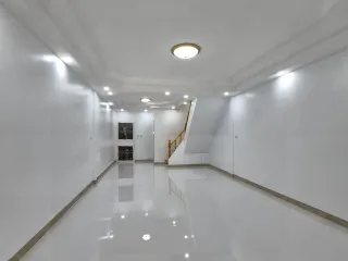 出租 2 卧室 联排别墅 在 Phasi Charoen, 曼谷