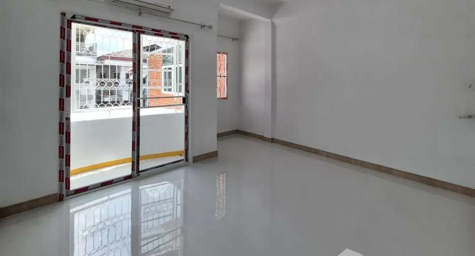 出租 2 卧室 联排别墅 在 Phasi Charoen, 曼谷