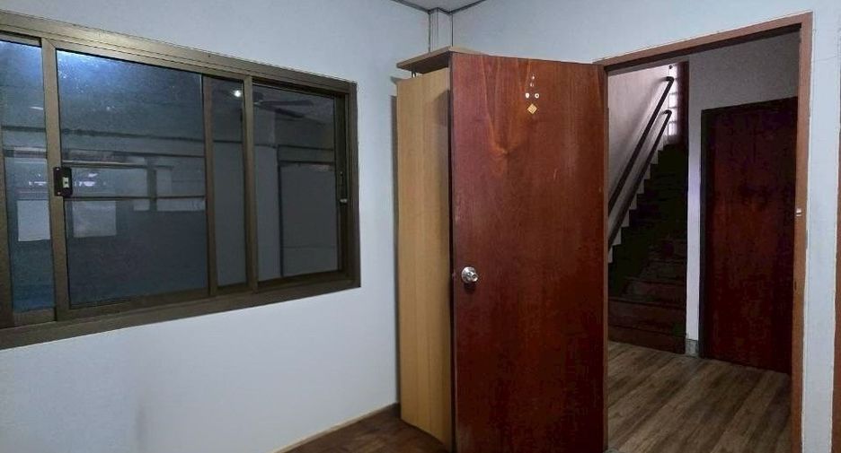 Haus zum Kauf mit 3 Zimmer in Min Buri, Bangkok