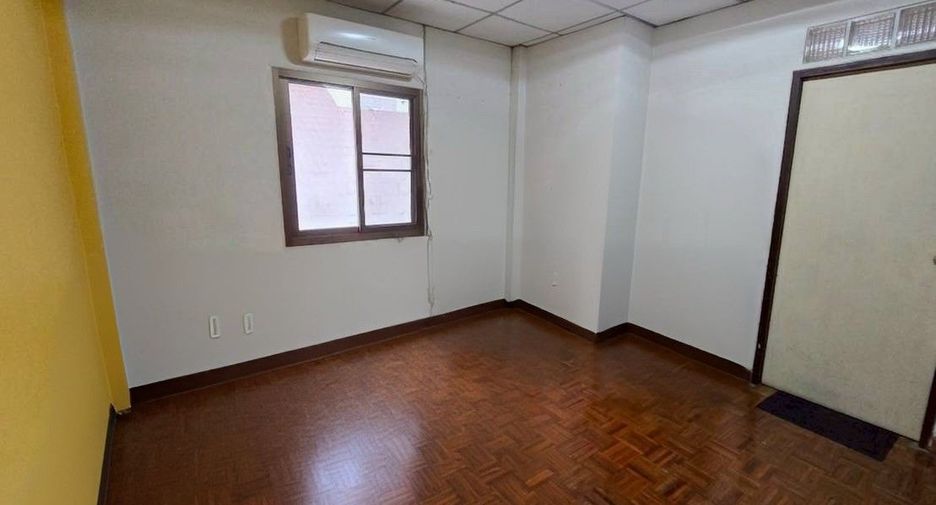 Haus zum Kauf mit 3 Zimmer in Min Buri, Bangkok