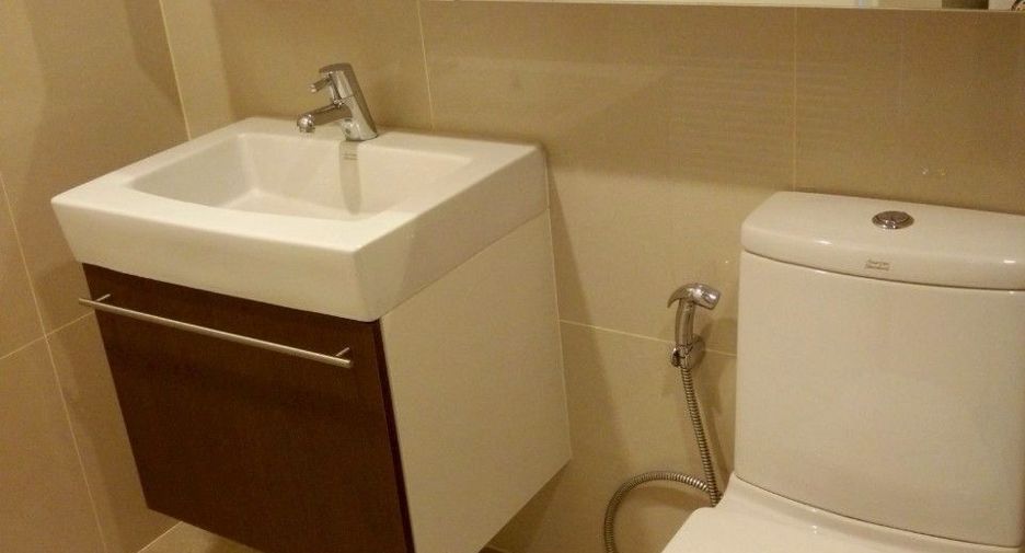 For rent studio condo in Phaya Thai, Bangkok