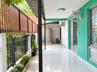 À louer 3 chambres maison de ville à Pak Kret, Nonthaburi