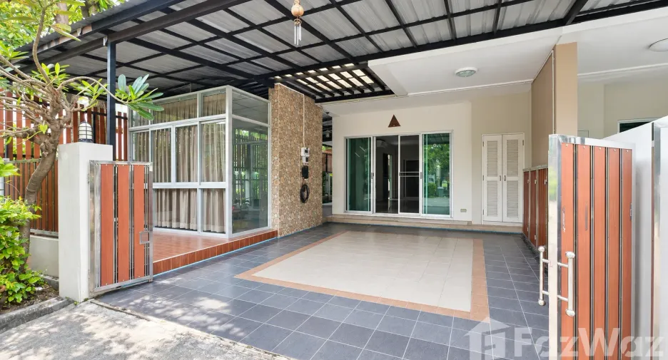 À louer 3 chambres maison de ville à Pak Kret, Nonthaburi
