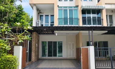 À louer 3 chambres maison de ville à Pak Kret, Nonthaburi