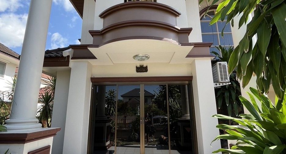 For sale 3 bedrooms house in San Kamphaeng, Chiang Mai