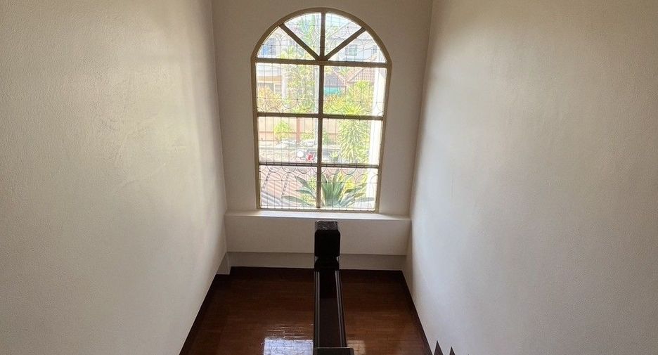 For sale 3 bedrooms house in San Kamphaeng, Chiang Mai