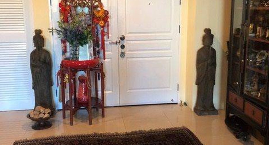 For sale 3 bedrooms condo in Watthana, Bangkok