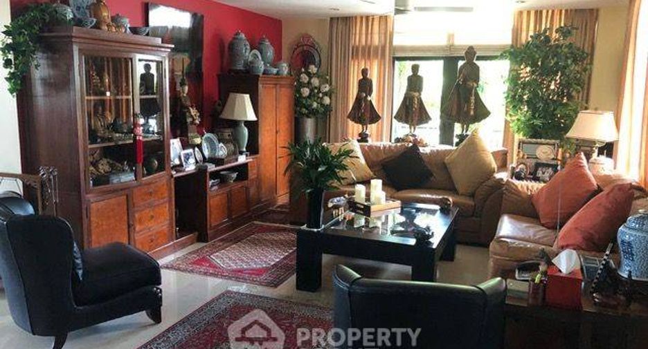 For sale 3 bedrooms condo in Watthana, Bangkok