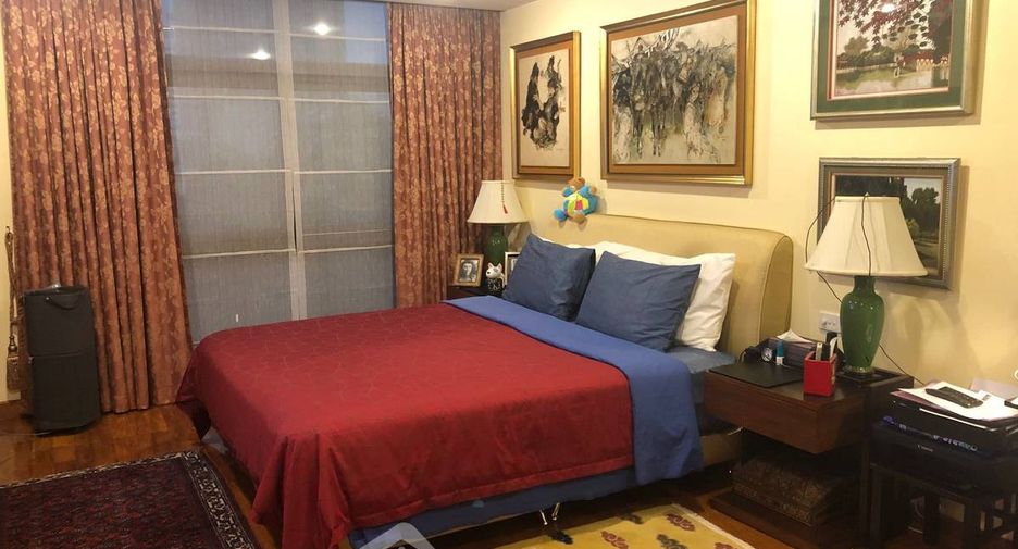 For sale 3 bedrooms condo in Watthana, Bangkok