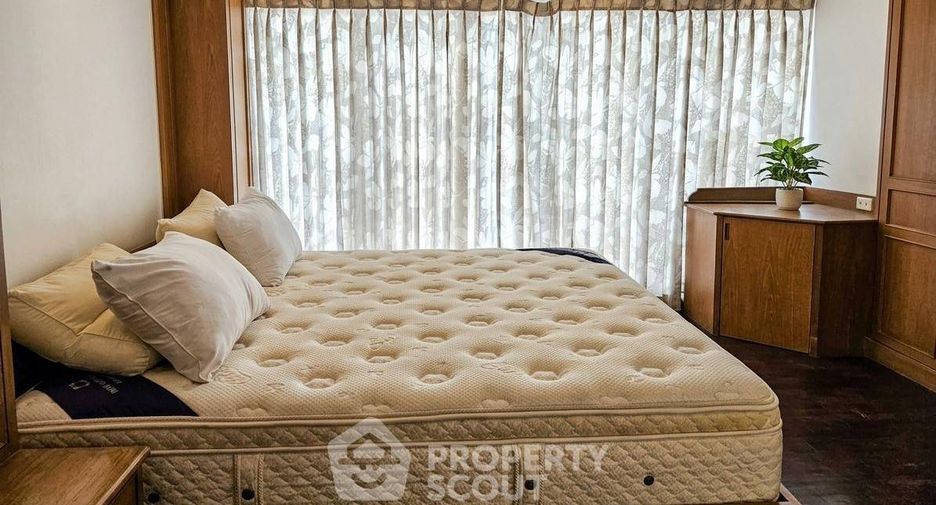 For sale 3 bedrooms condo in Watthana, Bangkok