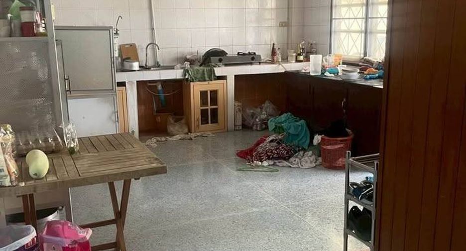 For sale 4 bedrooms townhouse in Mueang Chon Buri, Chonburi