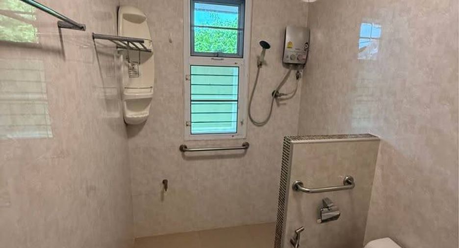 For sale 5 bedrooms house in Mueang Chon Buri, Chonburi