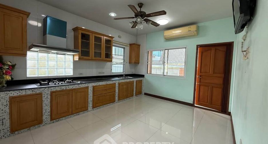 For sale 5 bedrooms house in Mueang Chon Buri, Chonburi