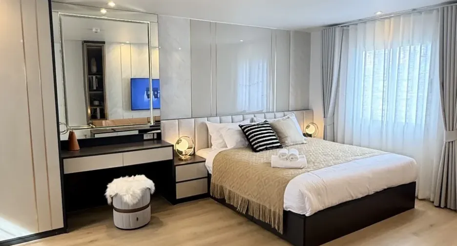 For sale 2 bedrooms condo in Yan Nawa, Bangkok
