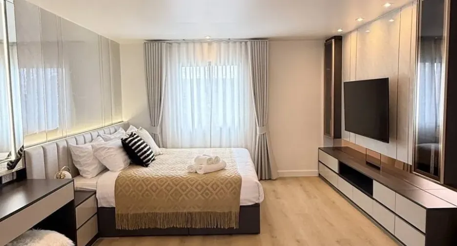 For sale 2 bedrooms condo in Yan Nawa, Bangkok