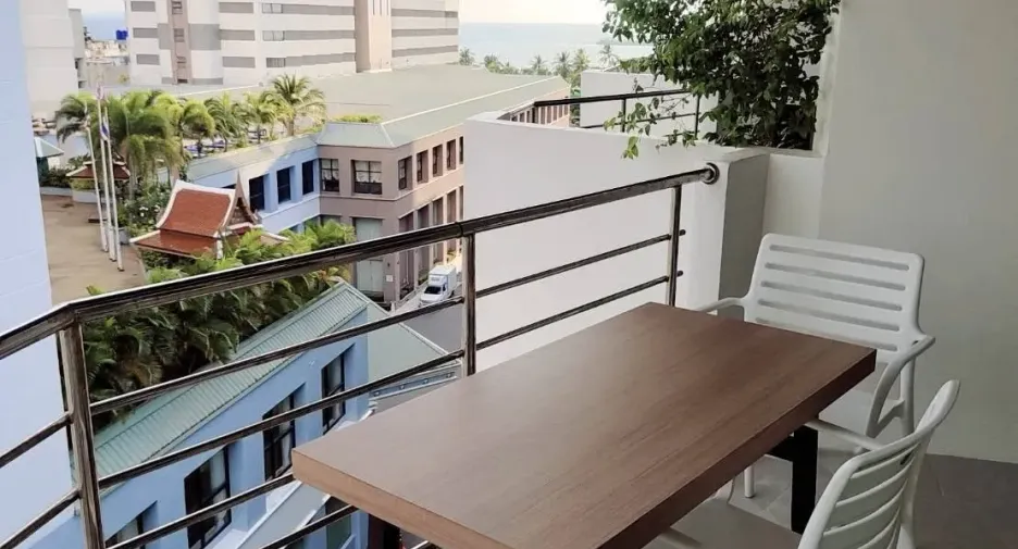 For sale 3 bedrooms condo in Jomtien, Pattaya