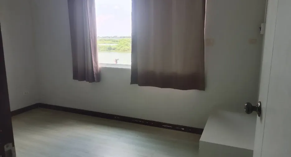 For rent 2 bedrooms townhouse in Bang Bo, Samut Prakan