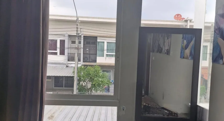 For rent 2 bedrooms townhouse in Bang Bo, Samut Prakan