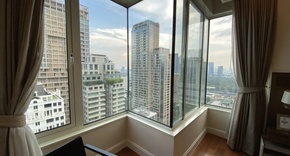 For rent 2 bedrooms condo in Pathum Wan, Bangkok