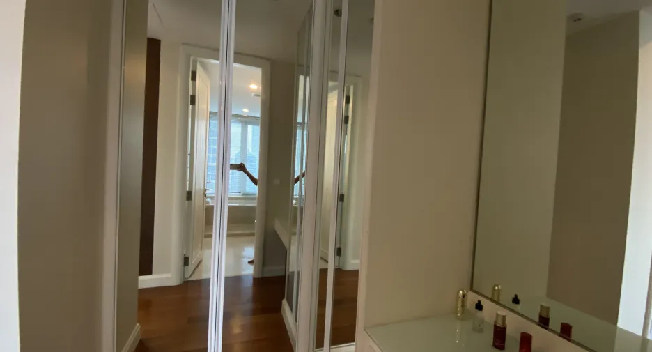 For rent 2 bedrooms condo in Pathum Wan, Bangkok
