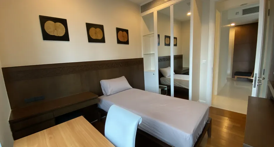 For rent 2 bedrooms condo in Pathum Wan, Bangkok