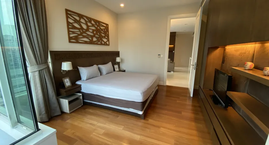 For rent 2 bedrooms condo in Pathum Wan, Bangkok