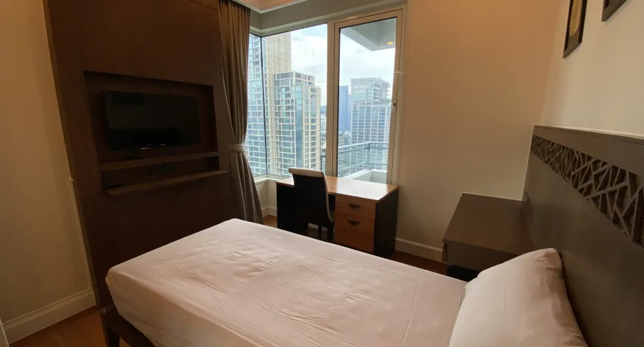 For rent 2 bedrooms condo in Pathum Wan, Bangkok