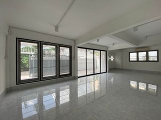 For rent 4 bedrooms house in Huai Khwang, Bangkok