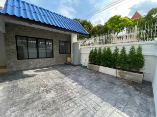 For rent 4 bedrooms house in Huai Khwang, Bangkok