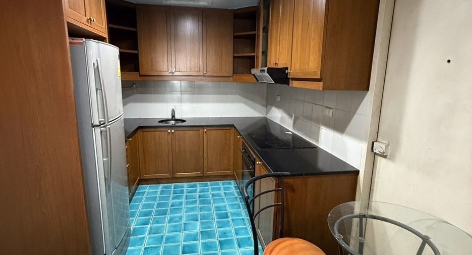 For rent 2 bedrooms condo in Pathum Wan, Bangkok