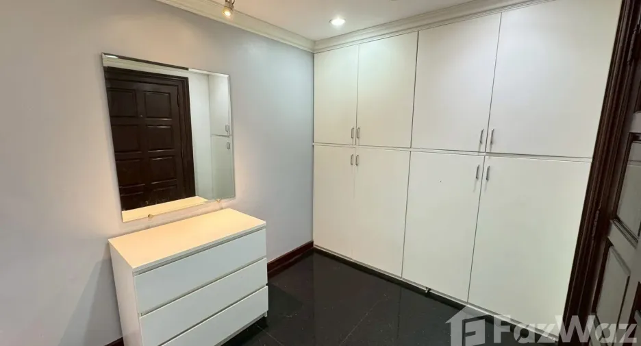 For sale 3 bedrooms apartment in Watthana, Bangkok