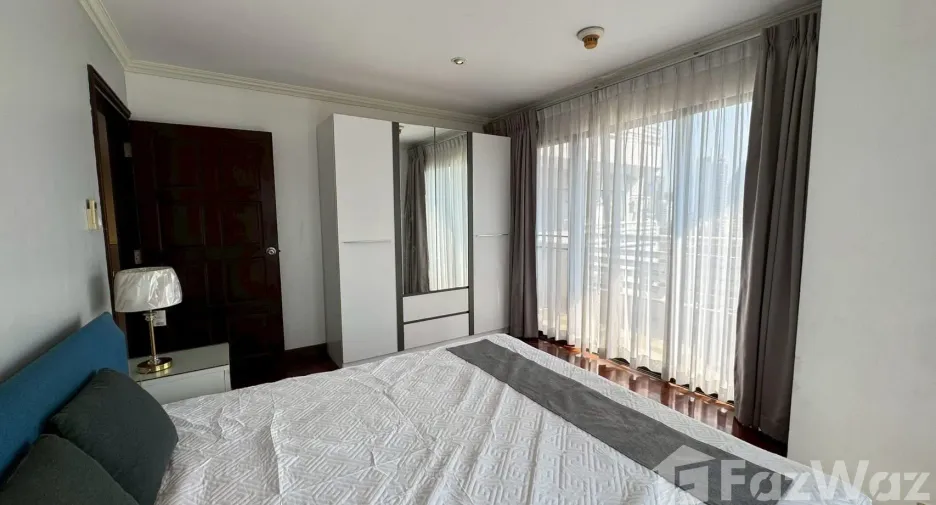 For sale 3 bedrooms apartment in Watthana, Bangkok